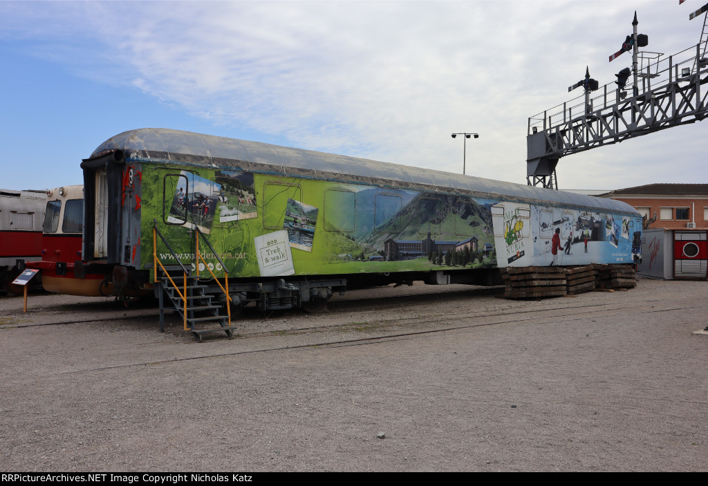 RENFE Passenger Coach 15.502